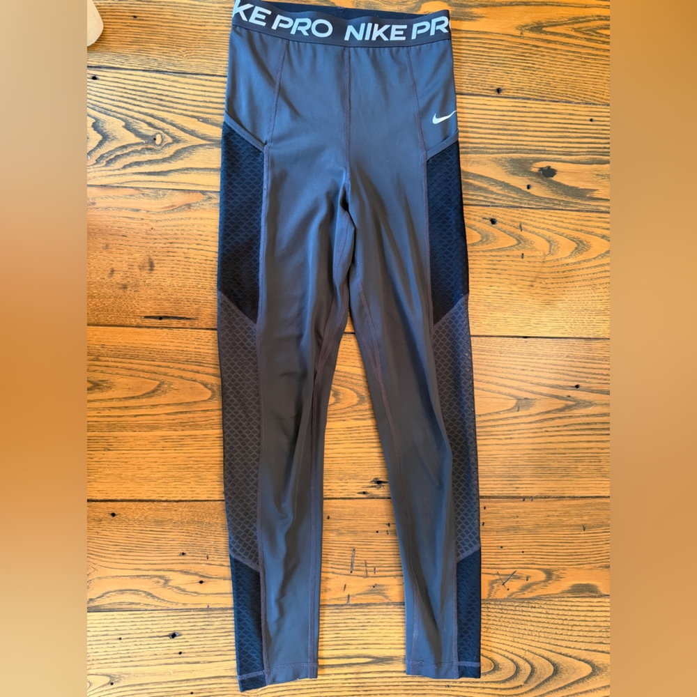 Nike Pro Women’s Leggings Dark Gray, Size XS